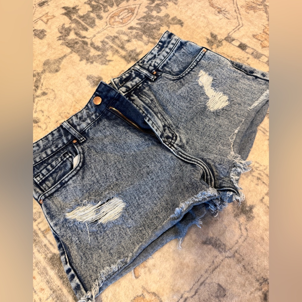 Forever 21 Acid Wash Distressed Denim Shorts Size 30 Frayed Cutoff